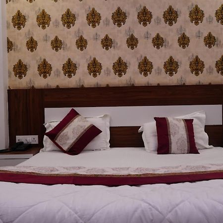 Hotel The Ramay Palace Ayodhya Extérieur photo