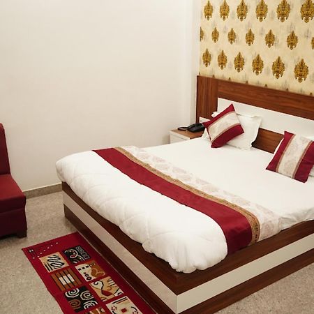 Hotel The Ramay Palace Ayodhya Extérieur photo