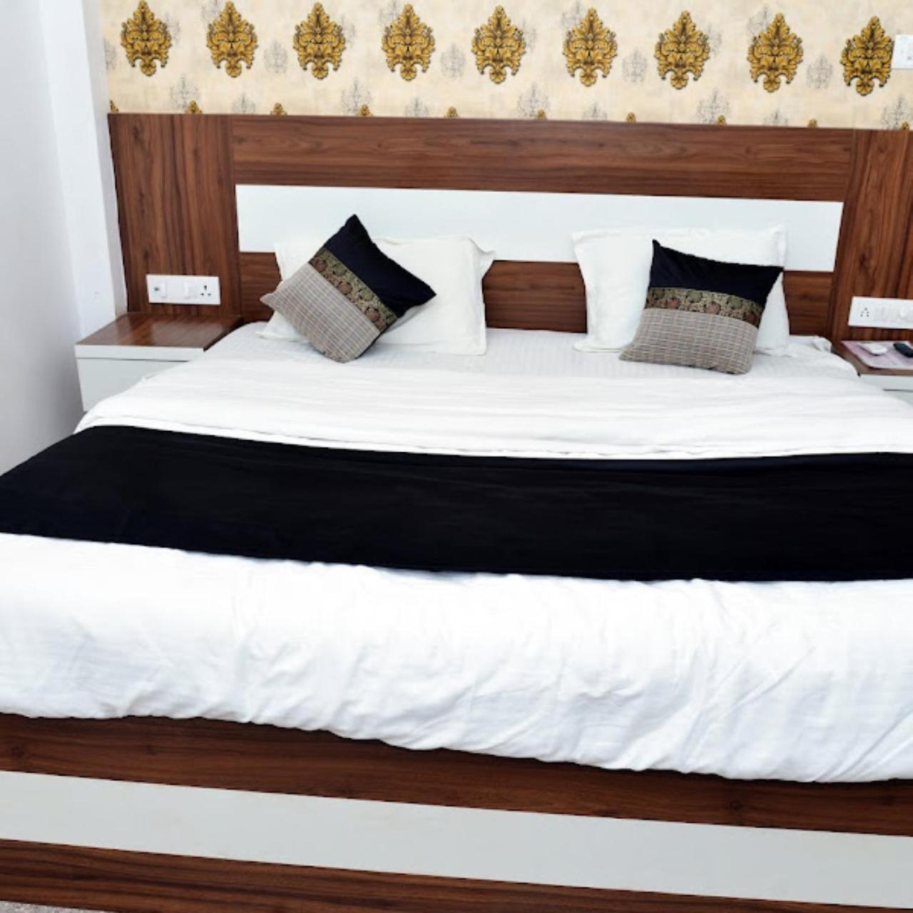 Hotel The Ramay Palace Ayodhya Extérieur photo