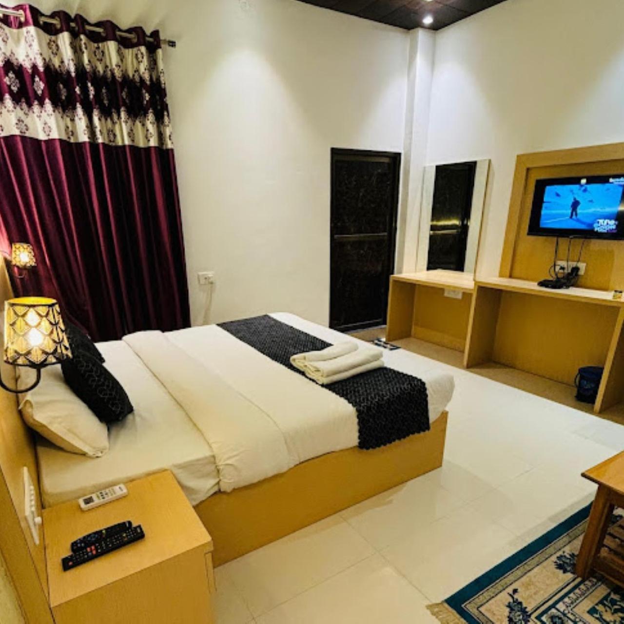 Hotel The Ramay Palace Ayodhya Extérieur photo