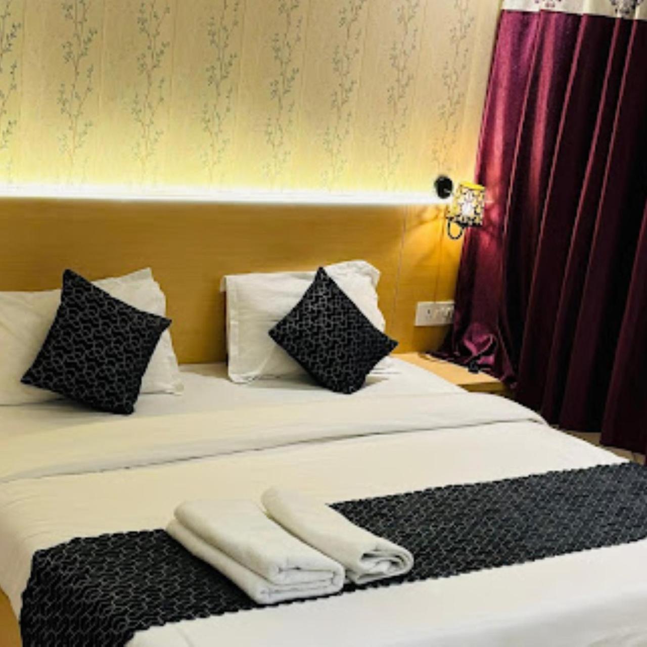 Hotel The Ramay Palace Ayodhya Extérieur photo